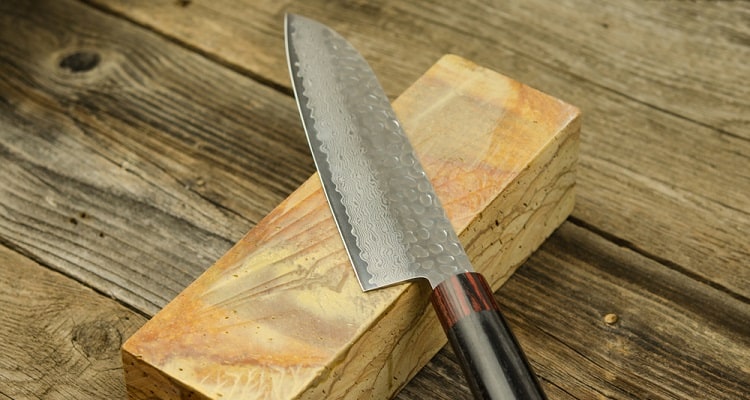 What is the difference between Santoku and Nakiri knife?