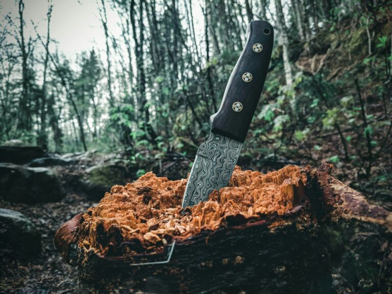 damascus outdoors knife with wood handle