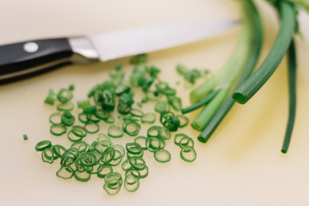 knife cutting shallots